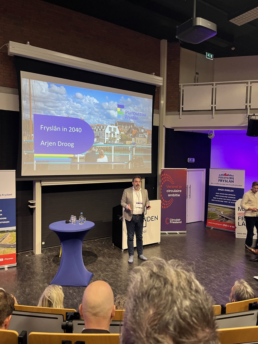 Bijeenkomst <a href="/CirculairFRL/">Circulair Friesland</a> <a href="/freonen/">Freonen fan Fossylfrij Fryslân</a> bij de <a href="/nhlstenden/">NHL Stenden</a> 
 
Met leuke sprekers voor 
#CirculairFriesland 
<a href="/arjendroog/">Arjen Droog</a> 
#GeneratieFryslan #BouwedeBoer #EvertJanVanNijen #WybeIedema enz.