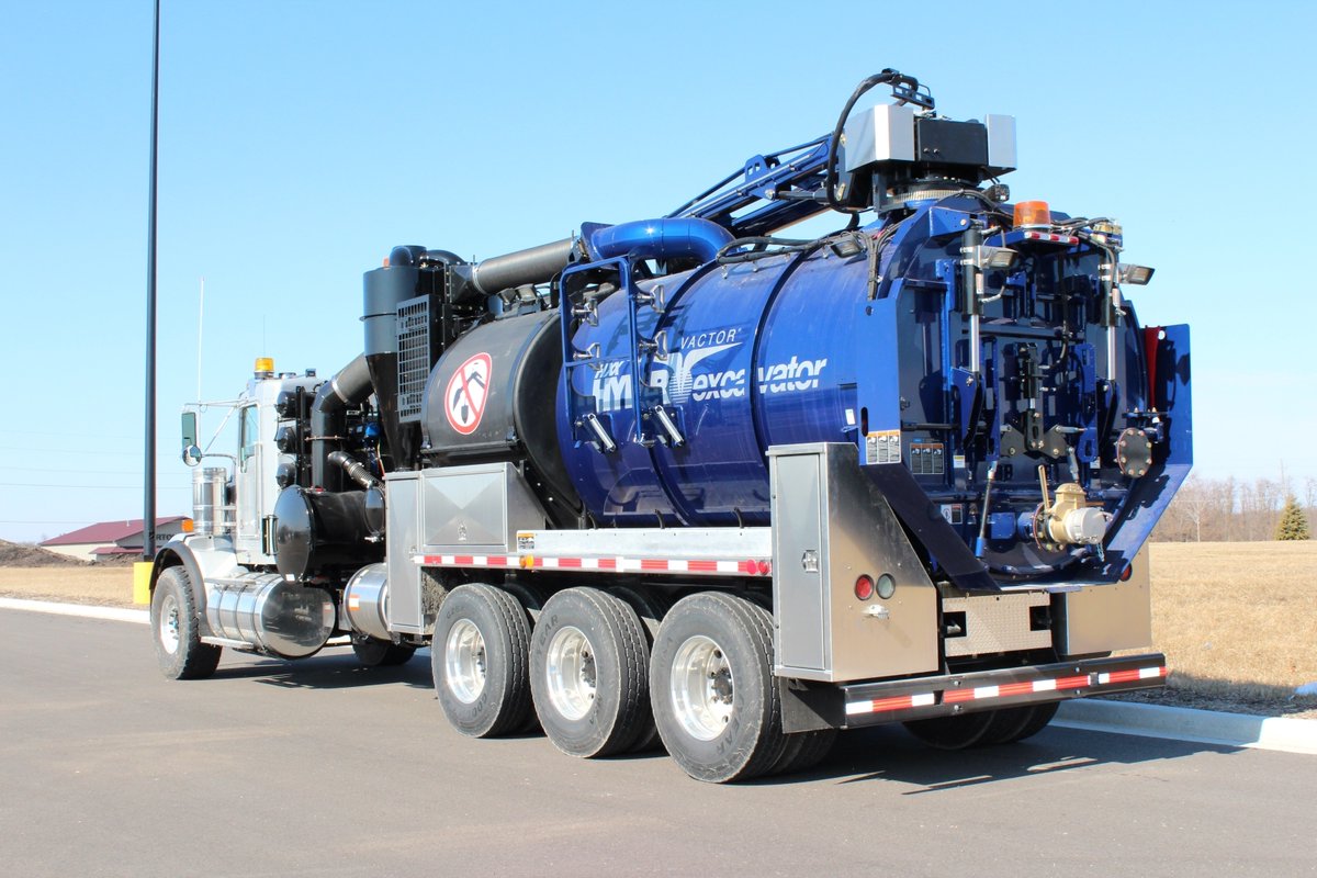 #ThrowbackThursday to 2012, the HXX remains a durable and reliable safe digging machine. #hydroexcavation #TRUVAC #vacuumexcavators