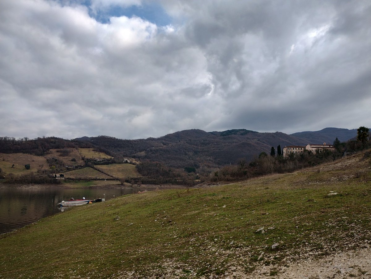 EyreJane85's tweet photo. #LagoDelTurano https://t.co/WW9xWBm5MN