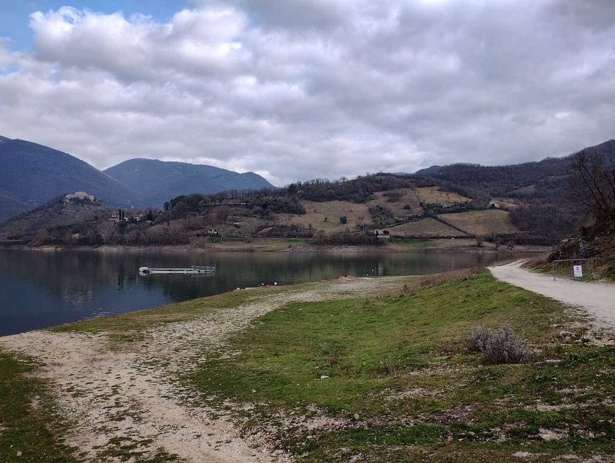 EyreJane85's tweet photo. #LagoDelTurano https://t.co/WW9xWBm5MN