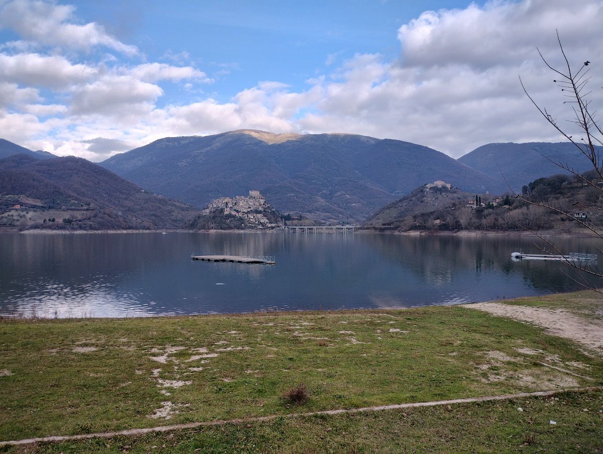 EyreJane85's tweet photo. #LagoDelTurano https://t.co/WW9xWBm5MN