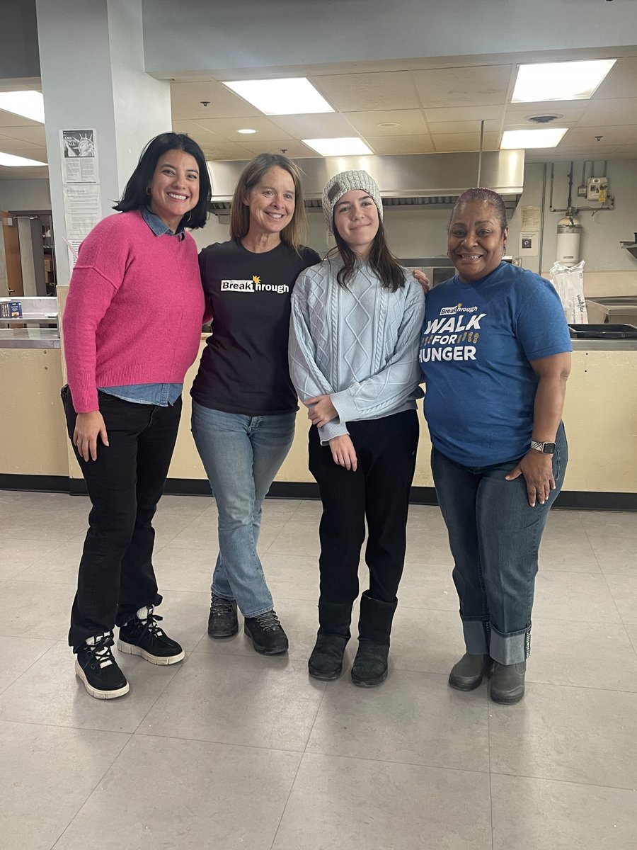 chicityclerk's tweet image. This year, for #MLKDay and as a part of my birthday celebration, I asked my friends and colleagues to join me in serving a meal to the women staying in the women’s shelter at Breakthrough Ministries (@brkthru).
(1/2)