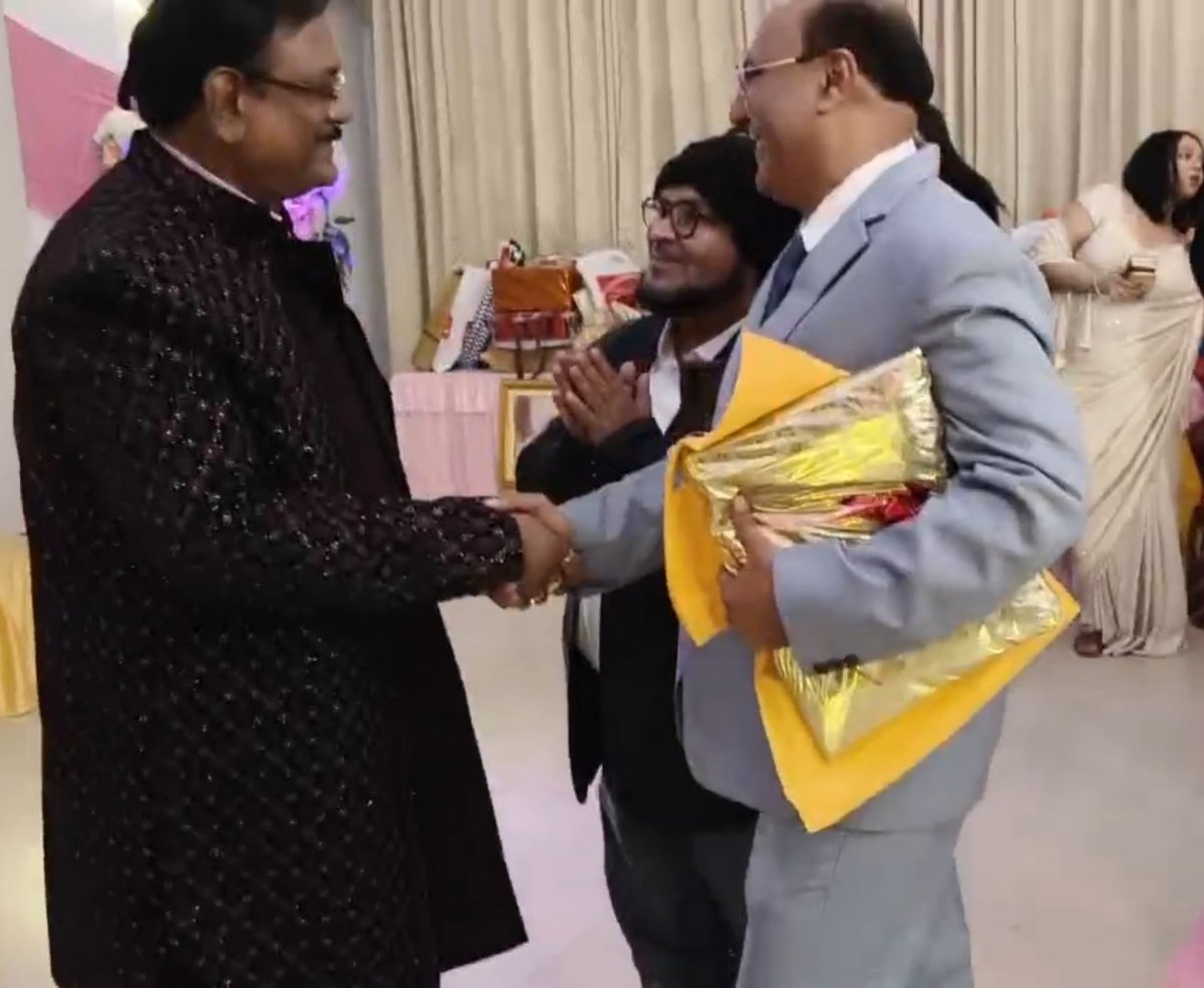 dzafar32's tweet photo. The reception of Dr. Amritesh, son of Dr. Nirmal Maji, MLA, Uluberia North, West Bengal, was held at Belvedere Park. Heartiest congratulations. May God bless you both, keep you safe, and grant you all happiness. Prof. Dr. M. A. Parwaiz was also present on the occasion. https://t.co/PlFqxVcJWq