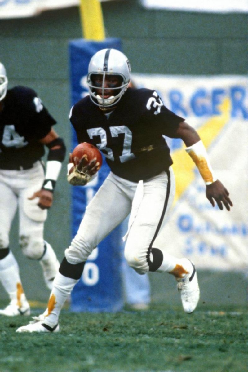 NFLMAVERICK's tweet image. Happy birthday to CB Lester Hayes, January 22, 1955.    Super Bowl XV &amp;amp; XVIII champion,   
5x Pro Bowler  
1980 All-Pro  
1980 NFL AP Defensive Player of the Year.      
*tied with Willie Brown as the all-time Raiders interceptor.  (39 Interceptions)