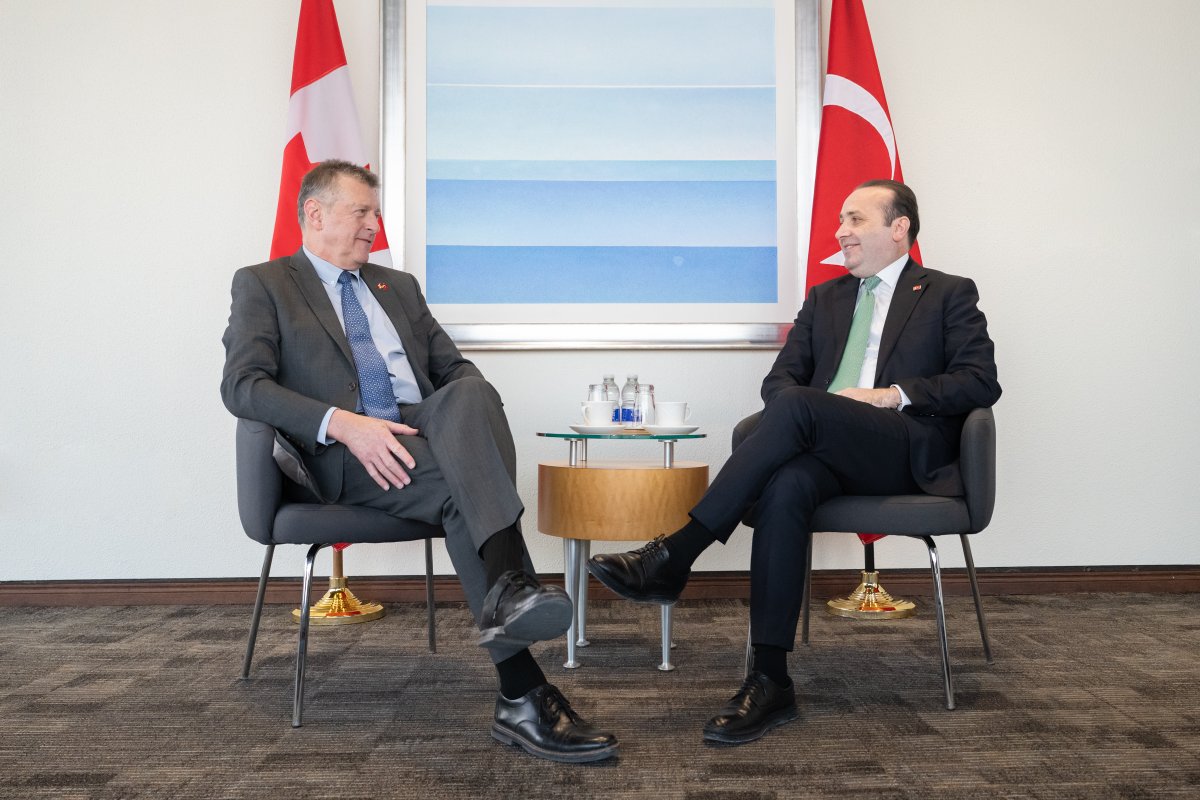 KanadaTurkiye's tweet photo. Kanada ve Türkiye, Ottawa'da düzenledikleri 2. Ortak Ekonomi ve Ticaret Komitesi #JETCO toplantısında ticaret, yatırım, temiz enerji, altyapı ve iş ilişkileri alanlarında iki ülke arasındaki işbirliğini ilerletti. 🇨🇦 🇹🇷
https://t.co/UCkeOyDOsi https://t.co/69D88TniRb