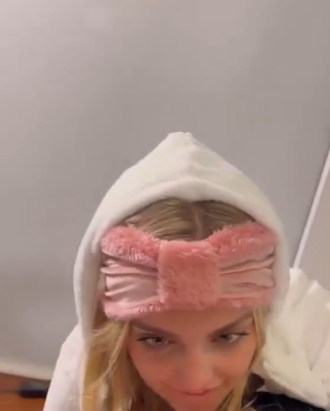 video.twimg.ca/amplify_video/…
cdn.videy.co/lM9guTZQ1.mp4