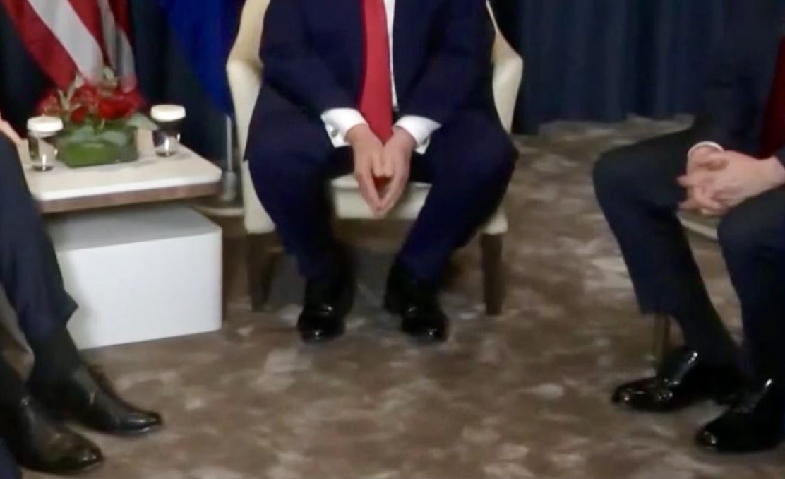 Trumppolitiken kan vi lämna därhän men noterbart är amerikanarnas klädvård. Allt som oftast, propert klädda och närmast uteslutande alltid välputsade skor. #helochren