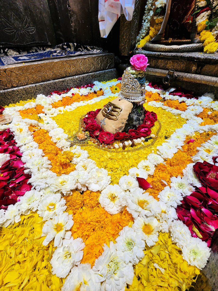 12Jyotirling's tweet photo. श्री ओम्कारेश्वर ज्योतिर्लिंग जी के आज के संध्या कालीन आरती के दिव्य श्रृंगार दर्शन 22.01.2026 https://t.co/d2ZmsUm4QI
