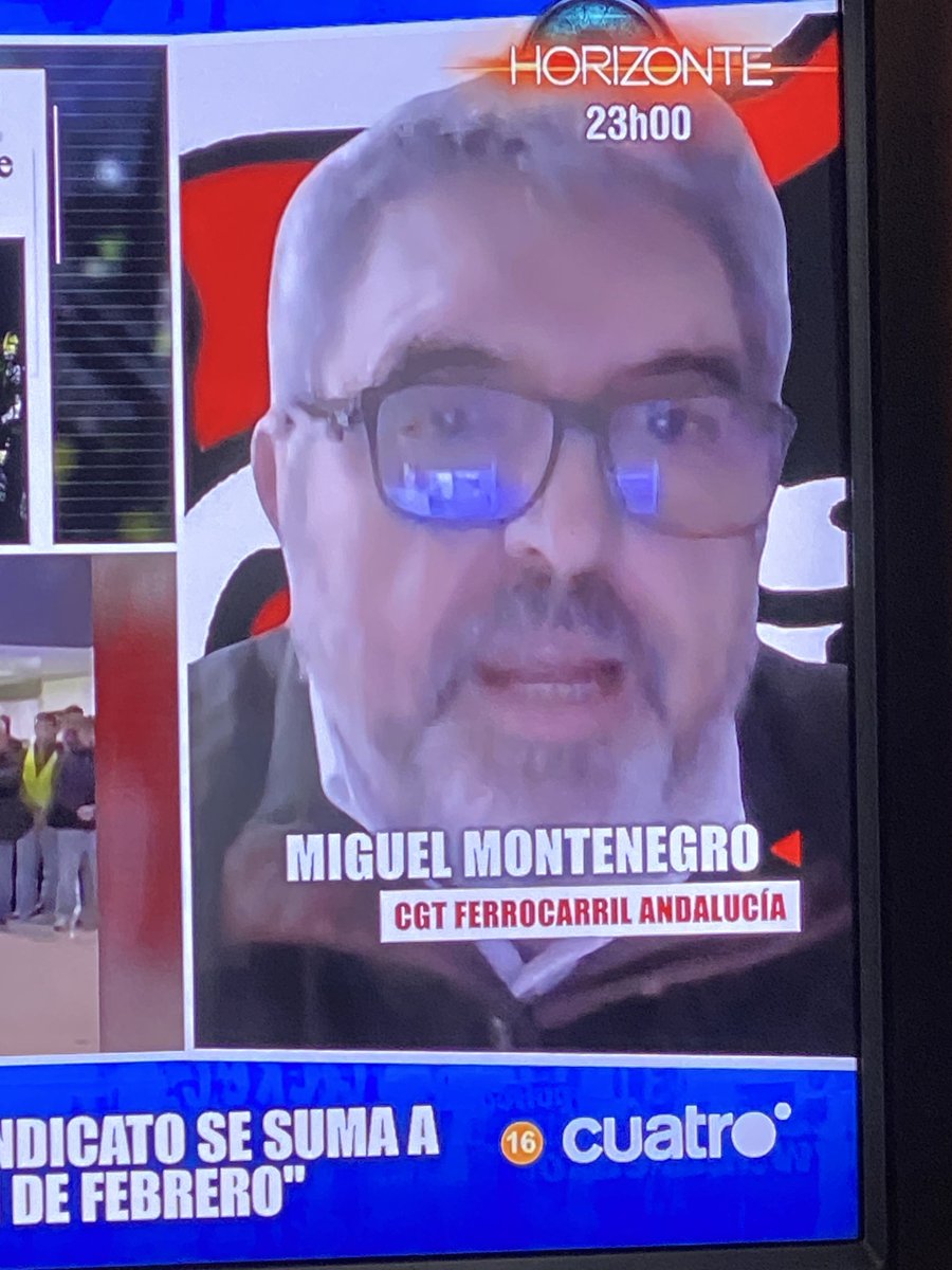 AgustinAbril's tweet photo. Con todo el cuajo, después de casi 9 años de “desgobierno” de Sánchez, un ministro de transportes en la cárcel, y otro que no puede hablar con nadie porque es un chulo piscinas, este señor intenta responsabilizar al “ciudadano M.Rajoy” del caos actual ferroviario. Qué huevos!!! https://t.co/758ZCzavxC