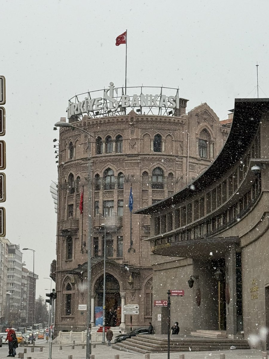 Arka planda pilli bebekle Ankara’ya kar getirdik
