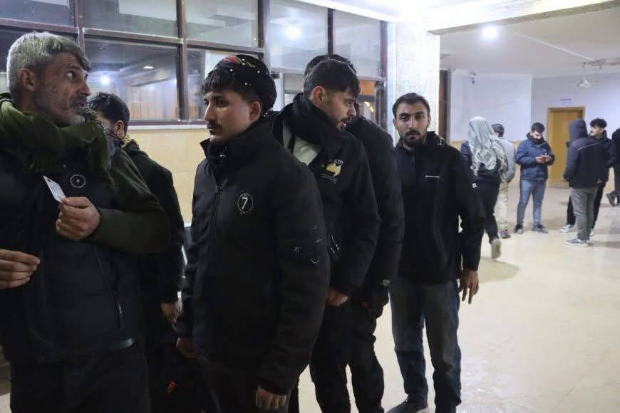 HamamIssa7's tweet image. وصول الدفعة السابعة من أكراد ايران إلى القامشلي للقتال بصفوف قسد