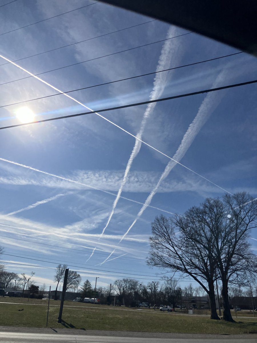 Automation1977's tweet photo. Sky’s in Kentucky before the winter storm. Poison in the sky’s then the water and ground. @realDonaldTrump @RealAlexJones @RobertKennedyJr https://t.co/cyLXCxgQC7