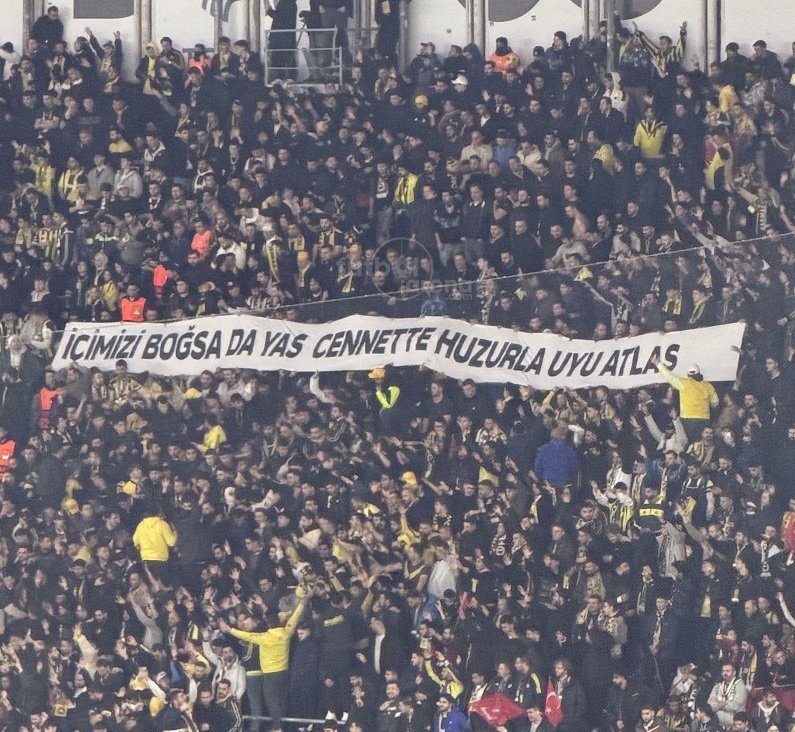 TekYolFener's tweet image. Tribünlerimizden, Atlas Çağlayan için pankart: "İçimizi boğsa da yas cennette huzurla uyu Atlas"

#AtlasÇağlayan