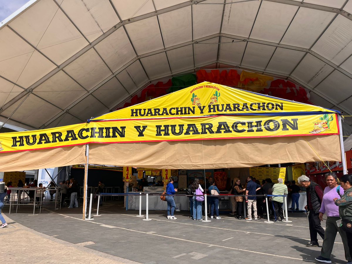 🫓🌮 Mujer oaxaqueña, considerada la pionera de los huaraches, revolucionó los antojitos mexicanos dentro de la Feria de #León, dejando una huella imborrable con su negocio 🏪

¿Tú ya los probaste? 😋

#4Noticias 👇
tv4noticias.com/noticias/eusto…
