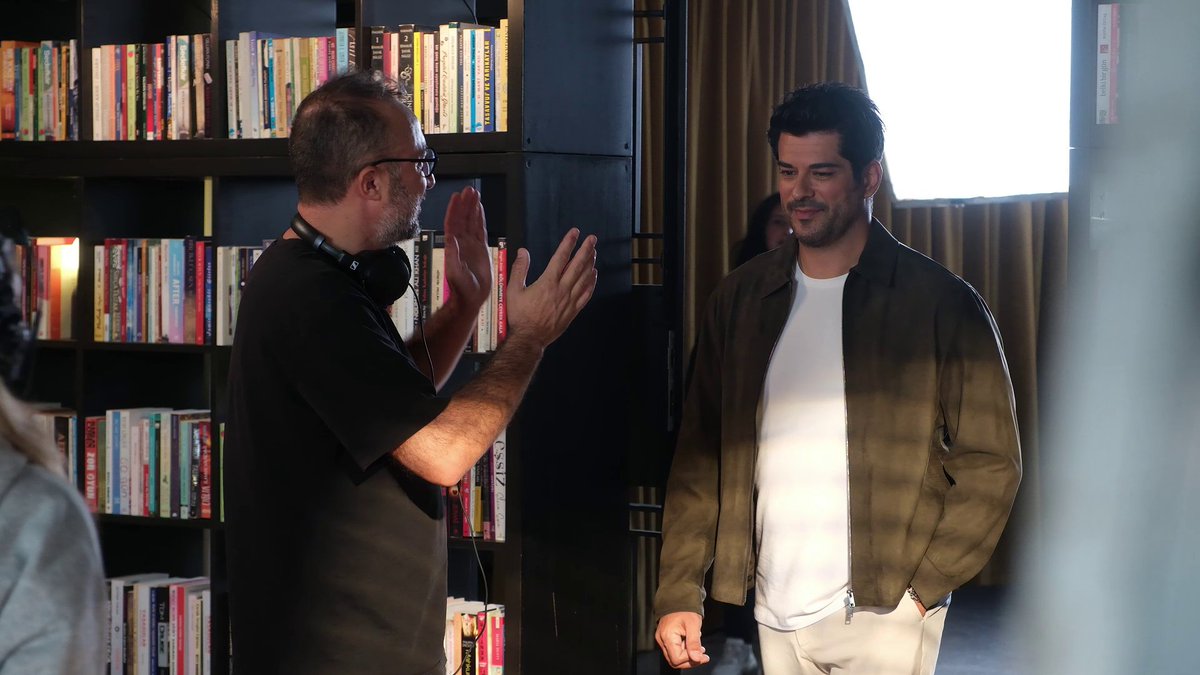 Burak Özçivit’li reklam filminin kamera arkası fotoğrafları yayınlandı!

Hayat Finans’ın Biz Kart için hazırladığı ve “banka olmak” kavramına yeni bir yorum getiren reklam filminin kamera arkası görüntüleri paylaşıldı. Burak Özçivit’in rol aldığı film setinden bu özel anlar,