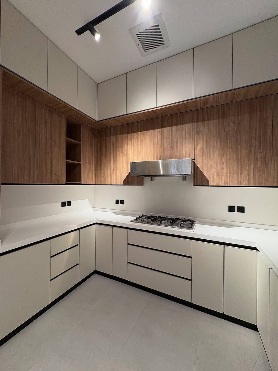 vintafurnitures's tweet photo. Newly built kitchen cabinets so beautiful 😍 https://t.co/gMwCCNh8bo