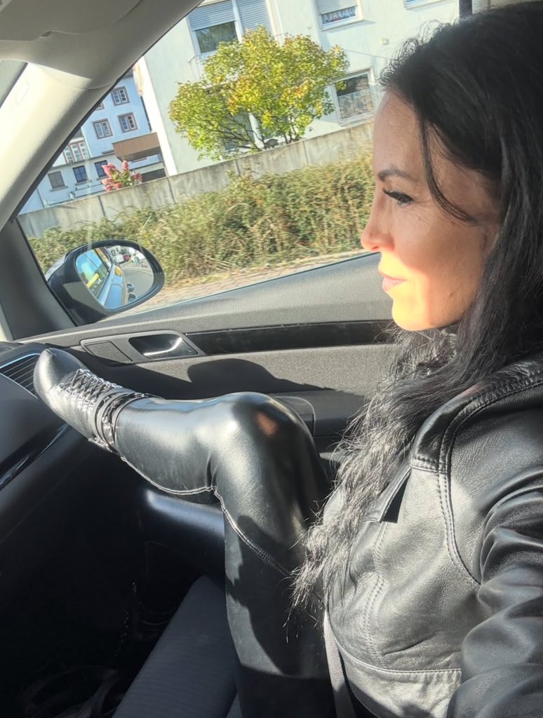 supremegoddesst's tweet image. 