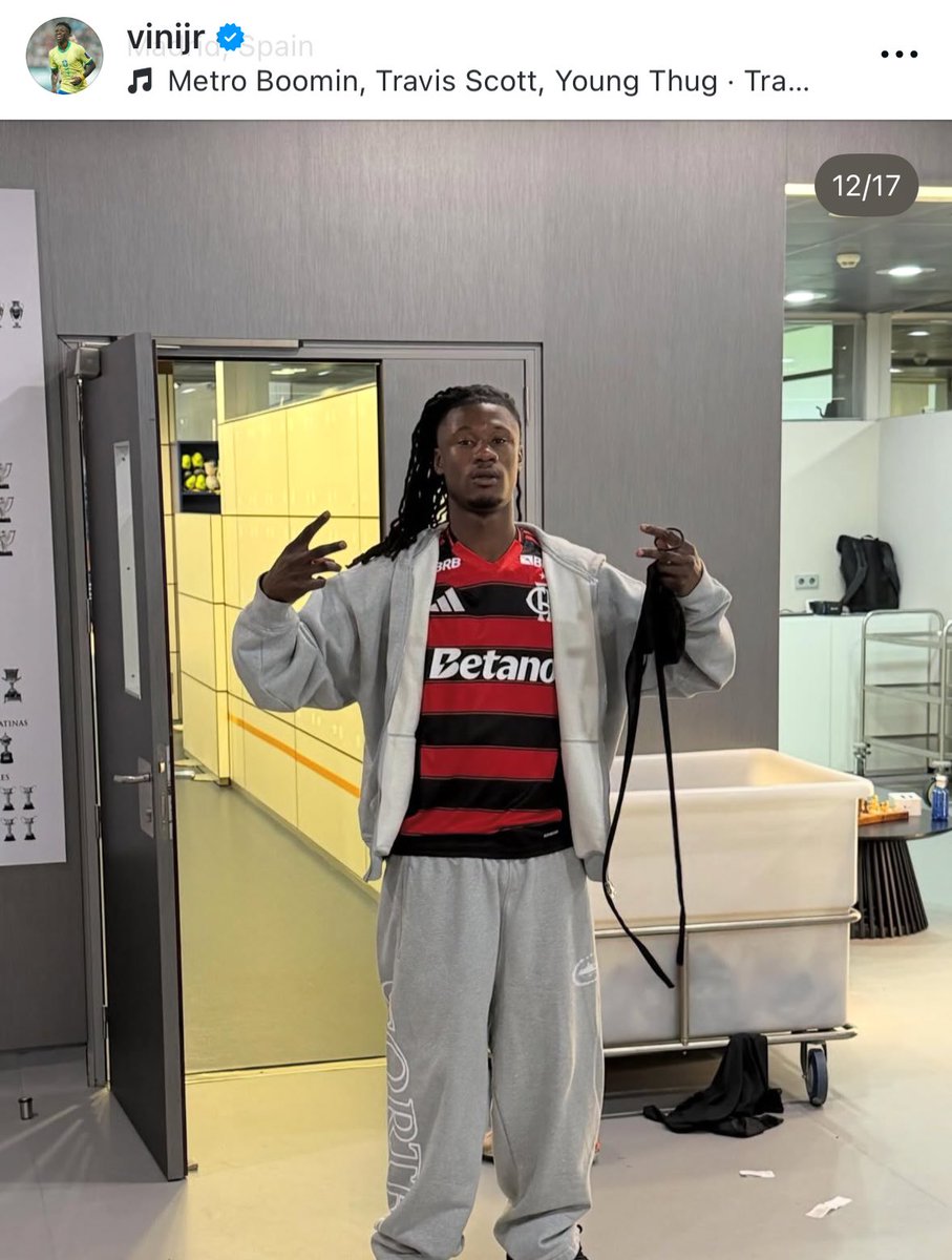 theMadridZone's tweet image. Eduardo Camavinga wearing Flamengo shirt 🇧🇷🤍❤️