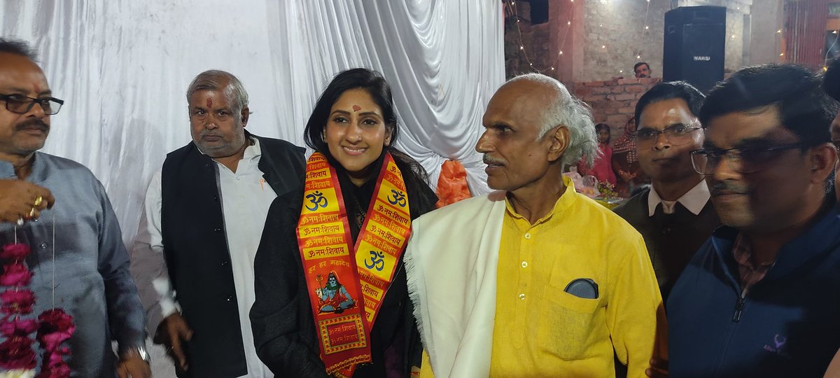 AditiSinghRBL's tweet photo. इस पावन अवसर पर आए हुए सम्मानित भक्तगणों से आत्मीय संवाद किया तथा क्षेत्रवासियों के सुख, समृद्धि और मंगलमय जीवन की कामना की।

#रायबरेली #सदरविधानसभा #DeepDaan https://t.co/tRwLvLFPD2