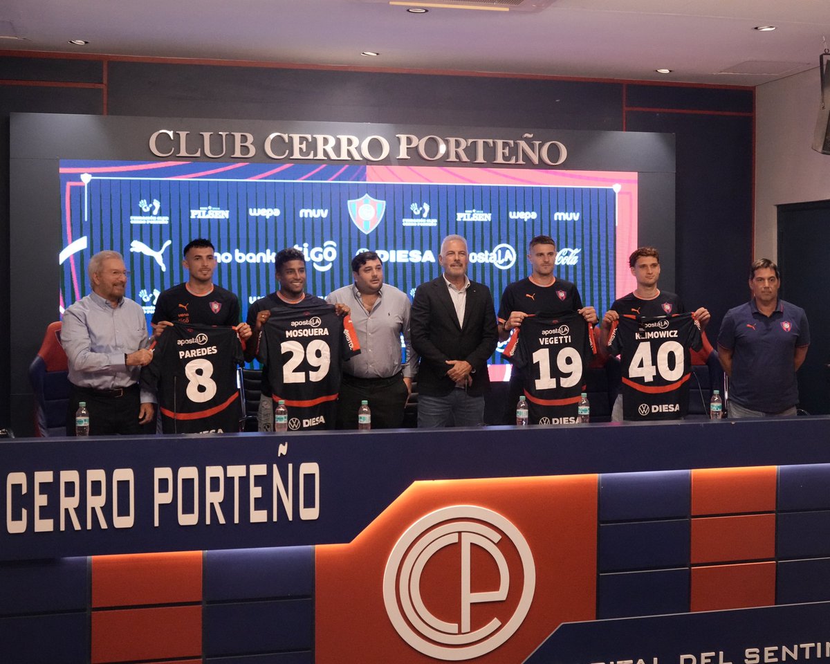 📸 Presentación oficial de refuerzos del Ciclón para el 2026: Cristhian Paredes, Santiago Mosquera, Pablo Vegetti y Mateo Klimowicz 🔵🔴