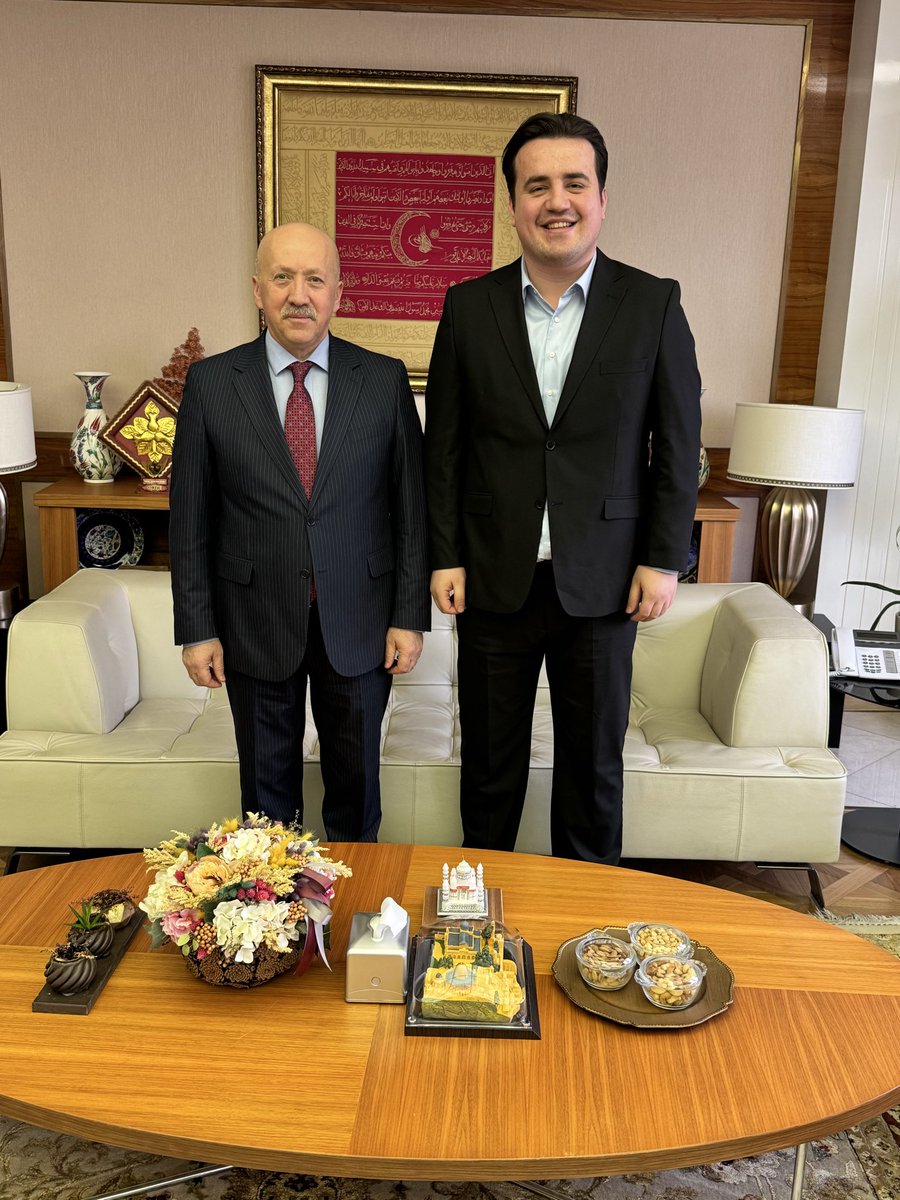 Kıymetli Bakanımız, değerli ağabeyimiz ve hemşehrimiz Ticaret ve Gümrük Bakan Yardımcısı Sayın Sezai Uçarmak’ı makamında ziyaret ettim. Nazik misafirperverliği için kendilerine çok teşekkür ederim.