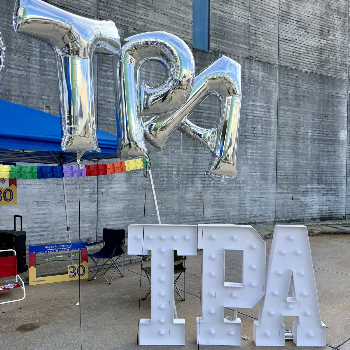FlyTPA's tweet photo. 30 YEARS OF LUV AT TPA! ❤️ 30 years ago today, our friends at @SouthwestAir launched their first flights from TPA, so we had to celebrate this big day with a special cake. Here’s to the next 30! ✈️ https://t.co/q7mxLRZETW
