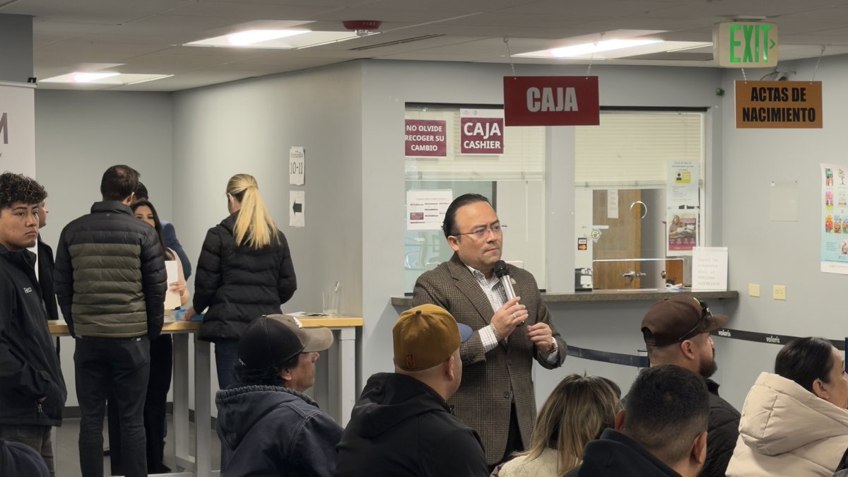 ConsulMexDen's tweet photo. 📢 Le recordamos que contamos con una ventanilla de información, disponible para la atención y orientación al público durante su visita.
Podrá recibir información de #IMMS y #financieraparaelbienestar entre otros serviciosen México. ¡Acércate con nosotros! https://t.co/Zdfe7HPGhz