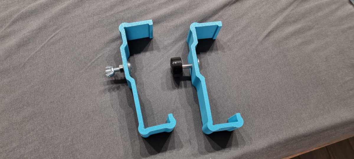 definetlynot_AD's tweet photo. My Segufix finally arrived, but my not exactly fitting on my bed, so ended up designing clip on mounts.
3d printed from PETG 20% infill, 100% around the hole/corners
Works with M6 screw or the original lock
Looks fragile bu i can lift up my bed with a single one of this https://t.co/XQpcI1T8GR