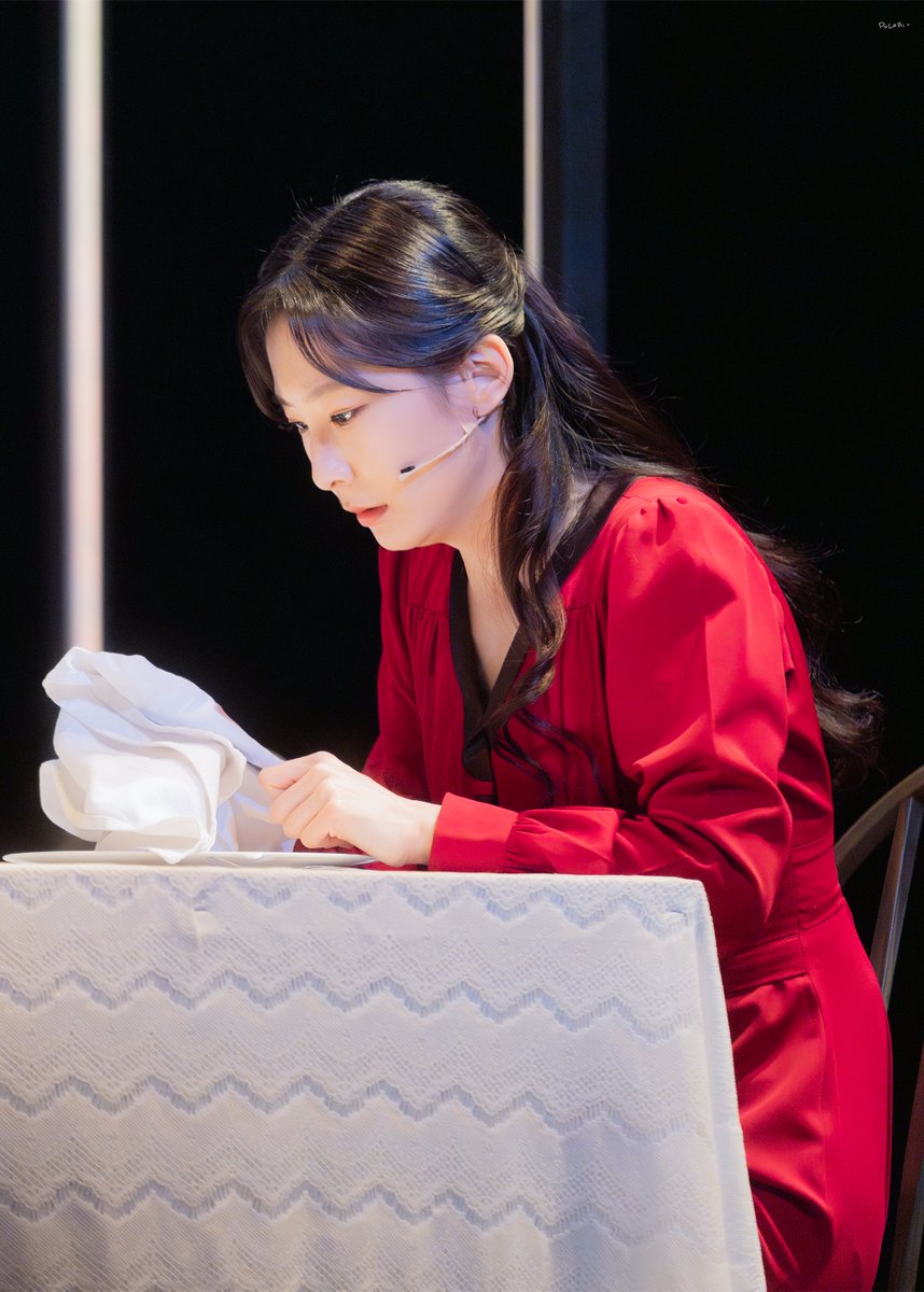 260122 미드나잇 액터뮤지션

스페셜커튼콜 - 「그날이 찾아왔어」

우먼 #김서연

#포카리샷