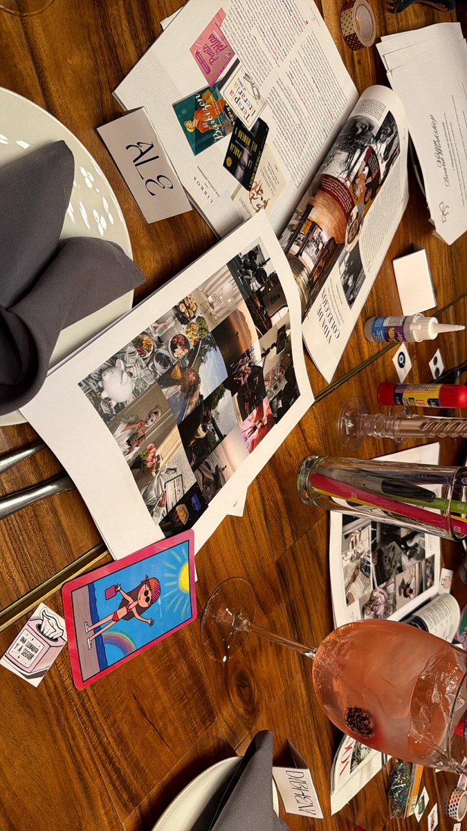 AleeRF1's tweet photo. Mi primer VISION BOARD 🫰🏼✨ https://t.co/CcRGeM6amZ