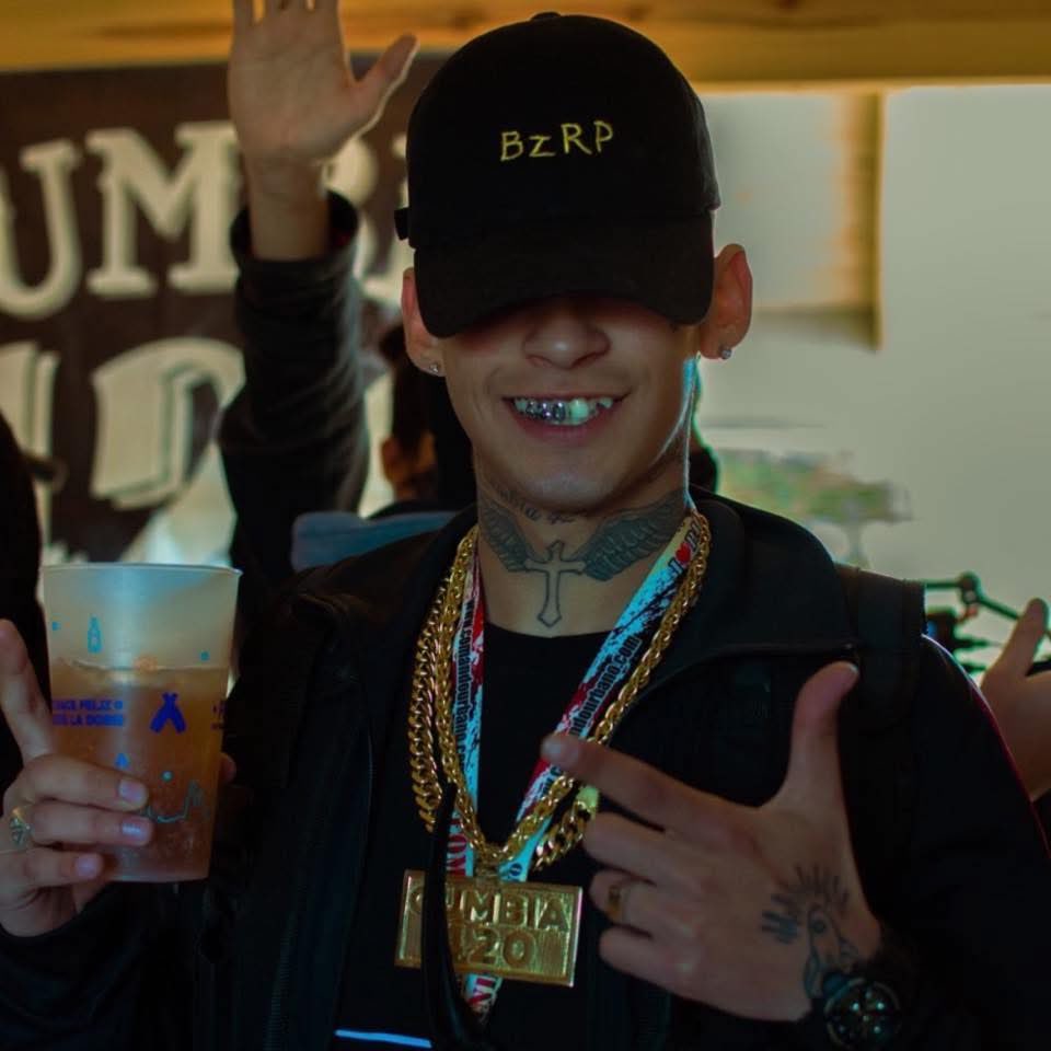 Este tipo-humano y todos los que hacen Slop del mismo género musical son también parte del problema. Todos ellos tienen la culpa de que la cultura argentina haya sido reemplaza por la delincuencia.