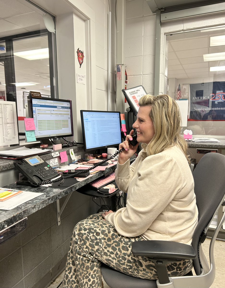LCSforKids's tweet image. CELEBRATE 100: Today marks the 100th day of school across the district! At @ElkmontHS , Mr. Aderholt and his staff are celebrating by making 100 positive phone calls to parents and guardians about their student.