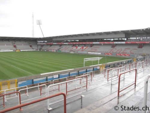 luca_cfc_'s tweet photo. @ElQamarii @SignalFootBE Vieux ne veut pas dire moche.
La beauté est subjective et le Tondreau a du caractère, un mix old school et moderne. Tu préférerais sûrement le nouveau juste parce que ce serait “neuf” et “propre”. On en a marre des stades préfabriqués, tous pareils, sans âme. https://t.co/tNbjbK1US5