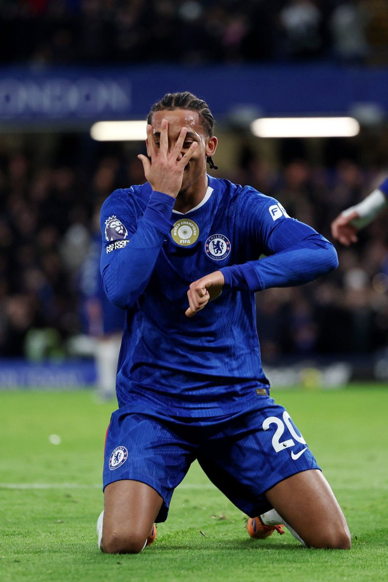 Blue_Footy's tweet image. Diego Costa on Joao Pedro:

🗣️ "I think his best version is going to be having someone next to him because he’s a striker who can influence a lot. He has great technique. He knows how to finish. He’s very good.

So when they have someone who is there holding the ball, he can have…