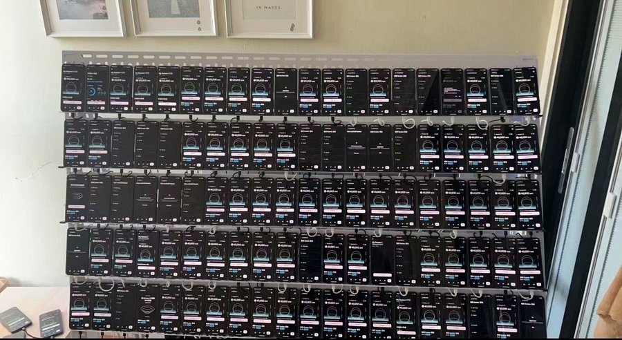 someone bought 100 solana seeker phone, worth $50k and farmed swaps for $SKR airdrop

he got 75,000,000 $SKR tokens

worth $3.33M rn

wow 🤯