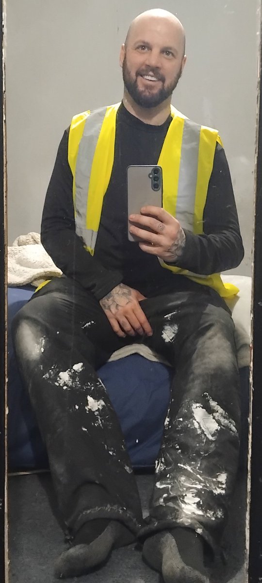 Works got me filthy today. And covering a whole in my work keks haha