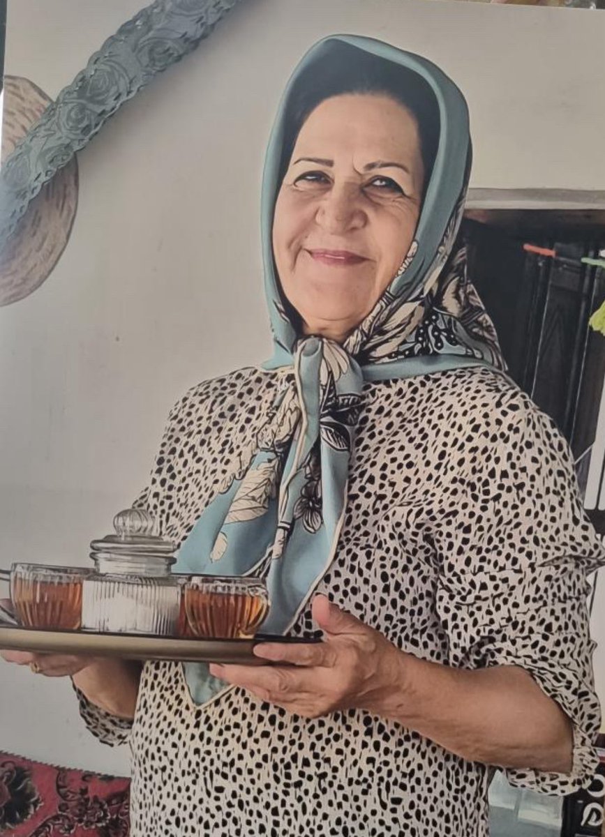 ElhamOmidvari's tweet image. جمعه ۱۹ دی #جمیله_شفیعی را در اراک کشتند چون خود را سپر جوانان وطنمون کرده بود تا  تیرهای جنگی ماموران قاتل جمهوری اسلامی اونها رو نکشه!
#IramMassacre