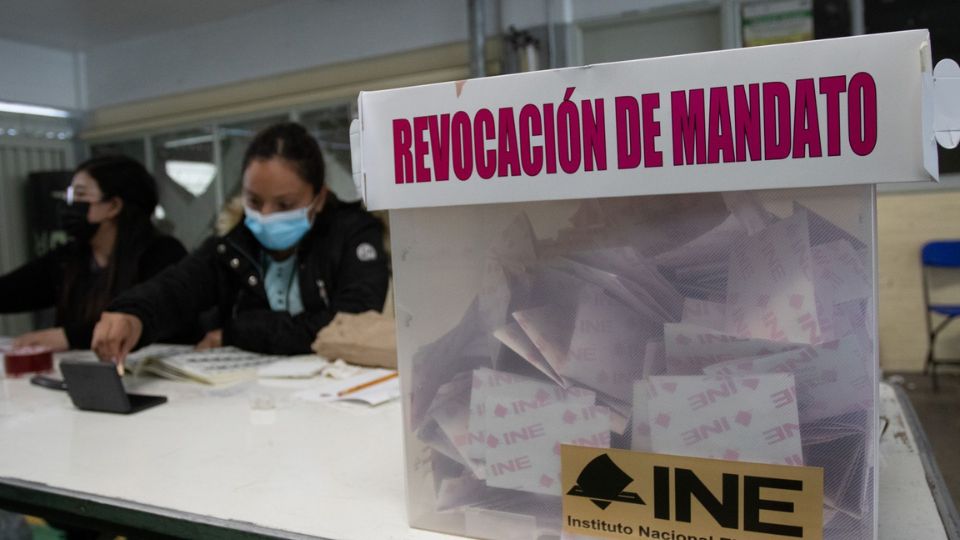 Denuncian “uso faccioso” de los órganos electorales en la consulta de revocación de mandato en #Oaxaca 

👉 estado20.com/politica/denun…

#RevocaciónDeMandato <a href="/IEEPCO/">IEEPCO</a> <a href="/TEEOax/">Tribunal Electoral del Estado de Oaxaca</a> <a href="/INEMexico/">@INEMexico</a>