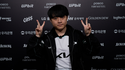 "ShowMaker raconte son missclick dans le shop" interview de KukiNews traduite en français

Ressenti après la victoire

Je suis très content qu'on ait gagné contre Nongshim et qu'on soit en winstreak de 3, on va essayer de maintenir cette winstreak.

NS avait battu HLE, comment