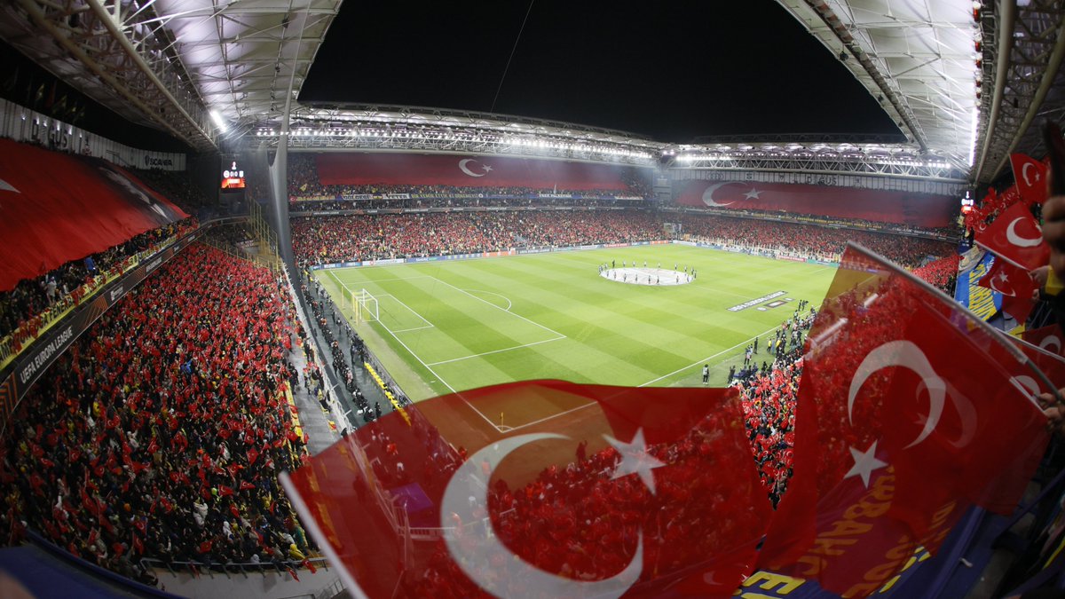 Kadıköy'de her yer kırmızı-beyaz! 🇹🇷