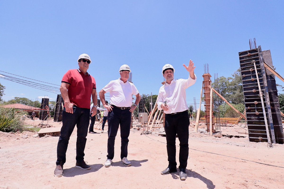 RHarrisonP's tweet photo. Hoy llevamos adelante una valiosa jornada de trabajo en el Centro de Alto Rendimiento "Esc. Óscar Harrison" de Ypané.

Junto al DT de la @Albirroja Gustavo Alfaro, su cuerpo técnico y el equipo del Ing. Felipe Gómez Abente, supervisamos los importantes avances en la Casa de la Selección.

Ver cómo se materializa este proyecto nos llena de orgullo y nos motiva a seguir trabajando con firmeza, de cara al retorno más esperado por todos. 

¡Sigamos adelante, camino a la Copa Mundial de la FIFA 2026 (@fifaworldcup_es)! 🇵🇾⚽