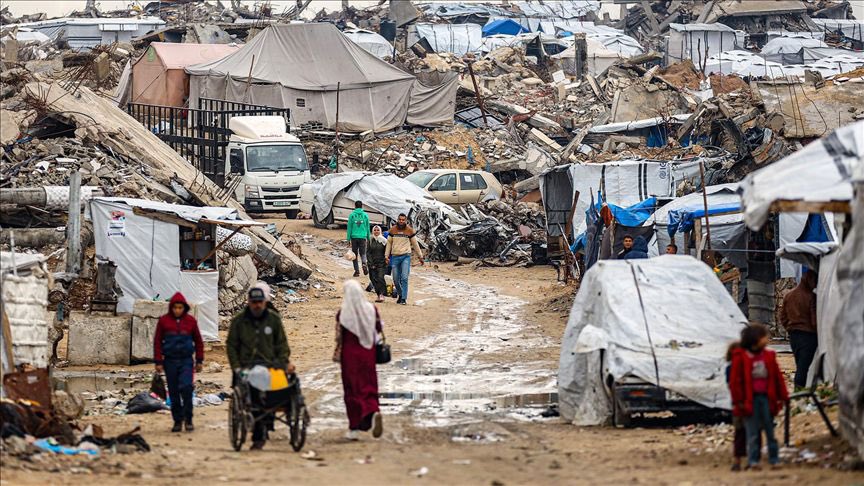 Davos’ta sözde “Barış Kurulu” toplantısında Trump, Gazze için “Ben bir emlakçıyım, burası harika bir mülk” dedi.
Çocukların kanı akarken toprağı mülk diye konuşmak, zulmü meşrulaştırmaktır.
Buna sessiz kalmak da zulme ortak olmaktır.
Çocukların, kadınların hunharca öldürüldüğü,