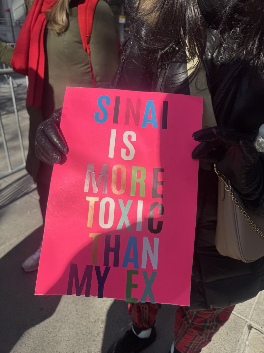 desusnice's tweet image. We outside!! Solidarity with the nurses!