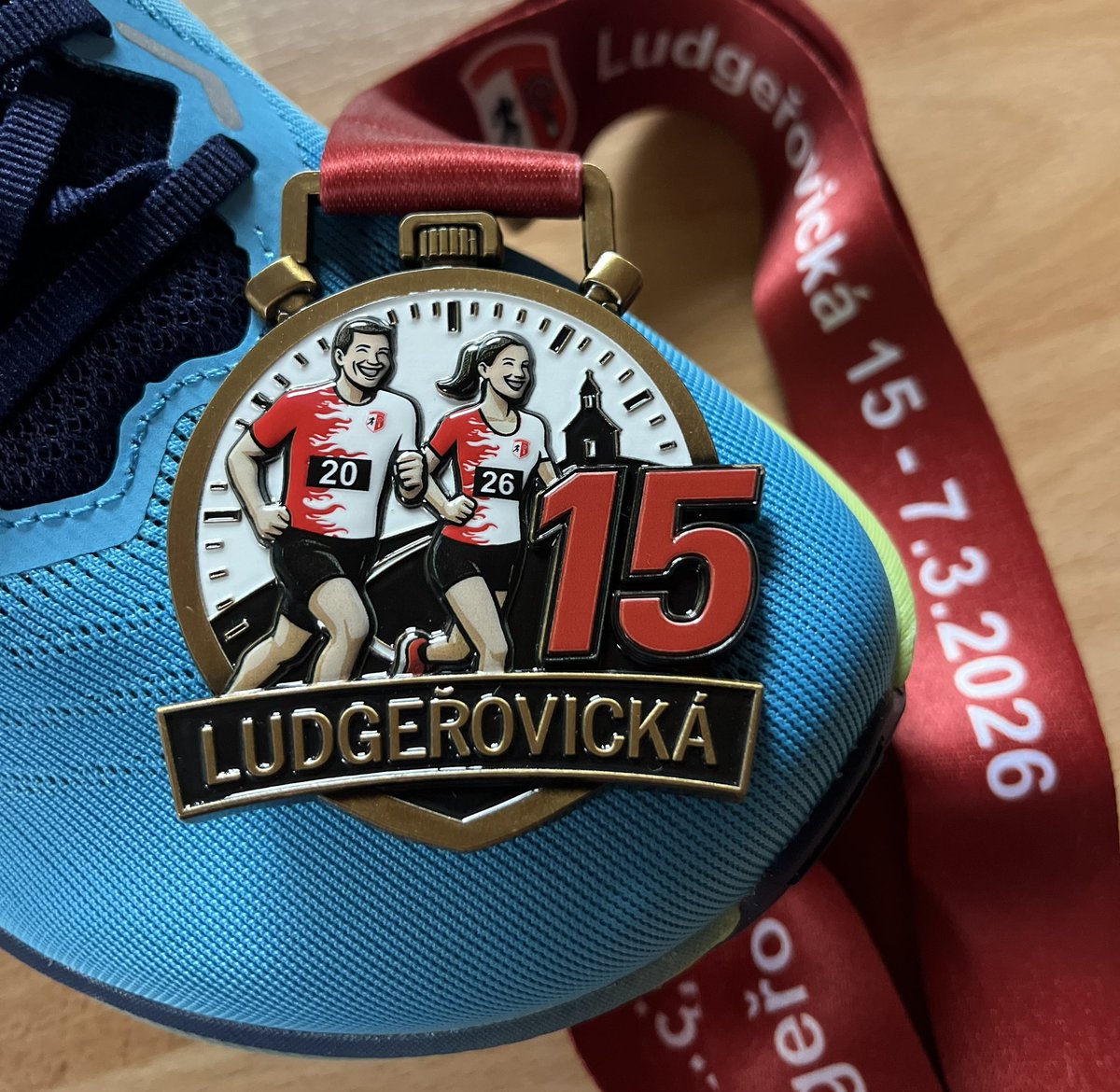 🥇 Medaile pro L15! 🏃‍♂️💨
Vítězný design z klubového referenda je na světě. Ale pozor! Kapacita se plní bleskově. Zbývá posledních 30 míst z celkových 450. Kdo dřív přijde...
📅 7. 3. 2026
🔗 Registrace zde: bkludgerovice.cz/l-15/