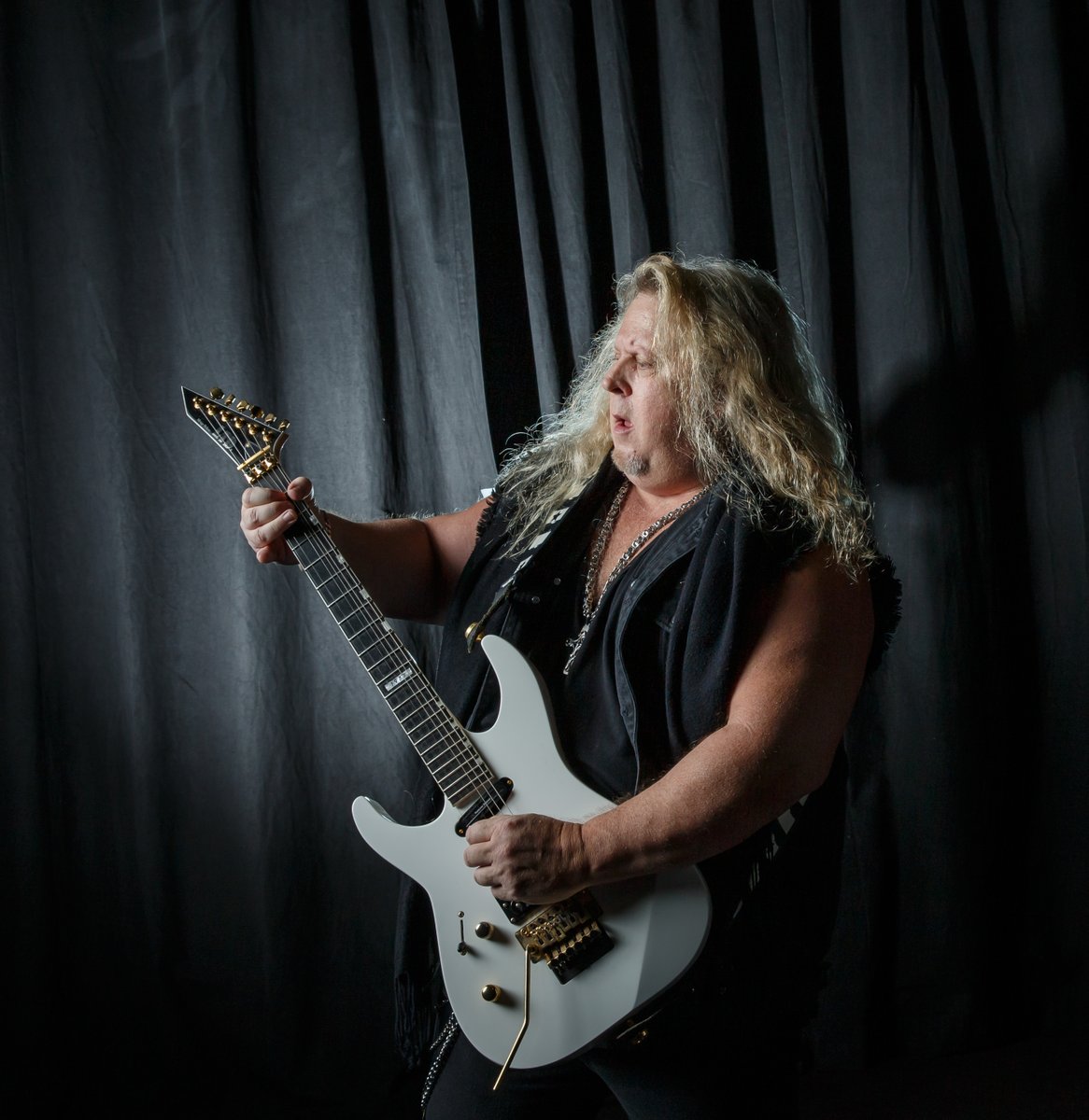 NICK LAYTON'S MOONLIT MASQUERADE
heavensmetalmagazine.com/index.php/2026…