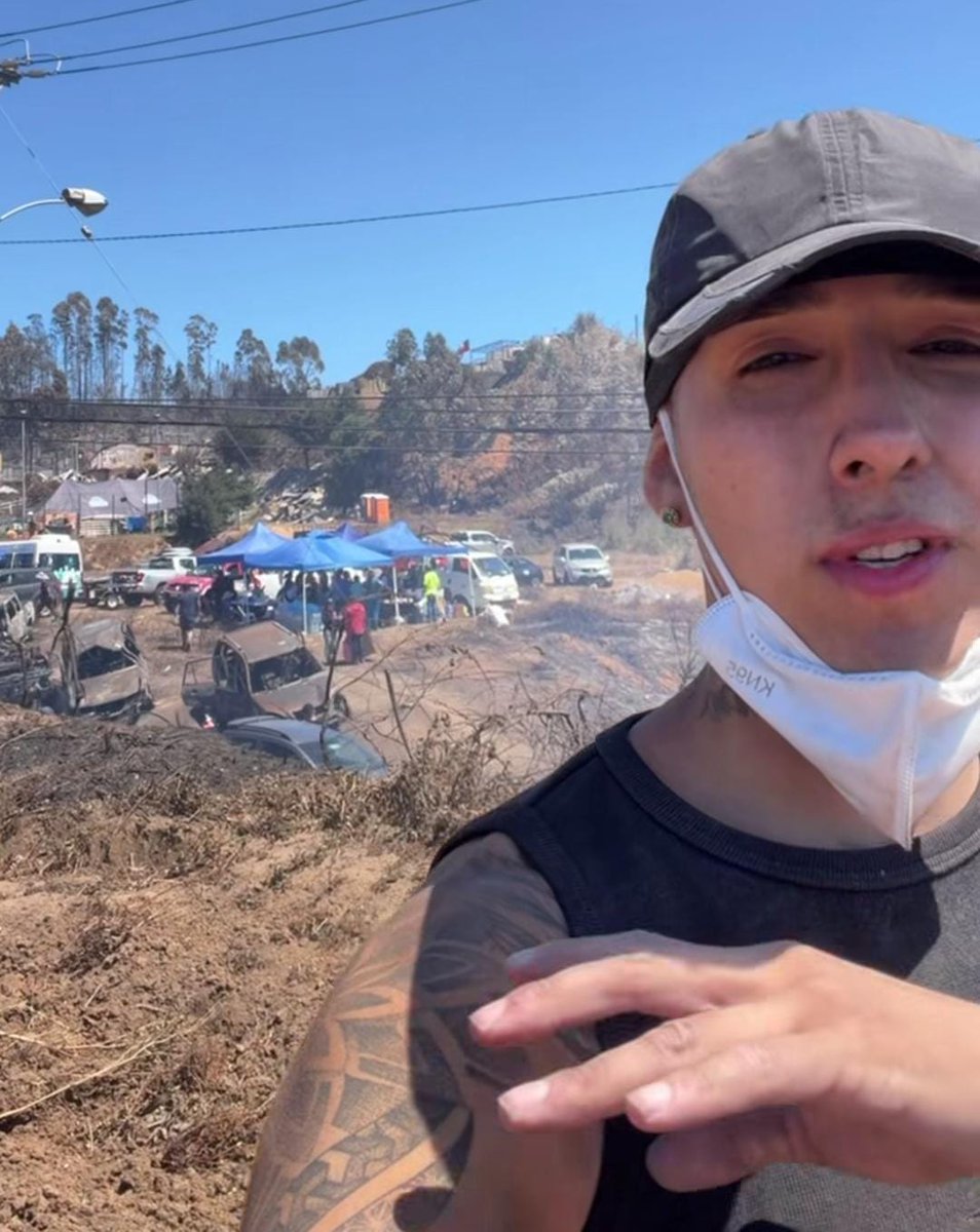 Destaco a PAILITA, no es el tipo de música que yo escuchó pero valorable su ayuda en los incendios...
Pero me pregunto dónde están los artistas zurdos? dónde está Illapu, Los Jaivas, Inti-Llimani, Narea, Bombo Fica y tantos otros? Esos no ayudan a nadie ni van a recoger escombros