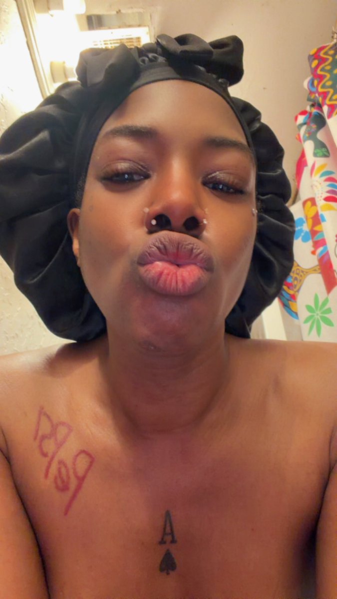 Ms_flyshit_only's tweet image. Who are you gonna be snowed in with this weekend ⛄️