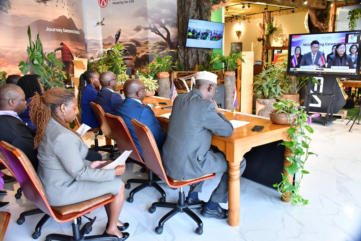 greenafricaorg's tweet photo. @greenafricaorg, we signed an MoA with Thailand's Open University STOU to offer practical training on sustainable natural capital management at Kenyan grassroots. @IsaacKalua @kiolijohn
#OpenLearning
#Sustainability https://t.co/6cfl88A0w9