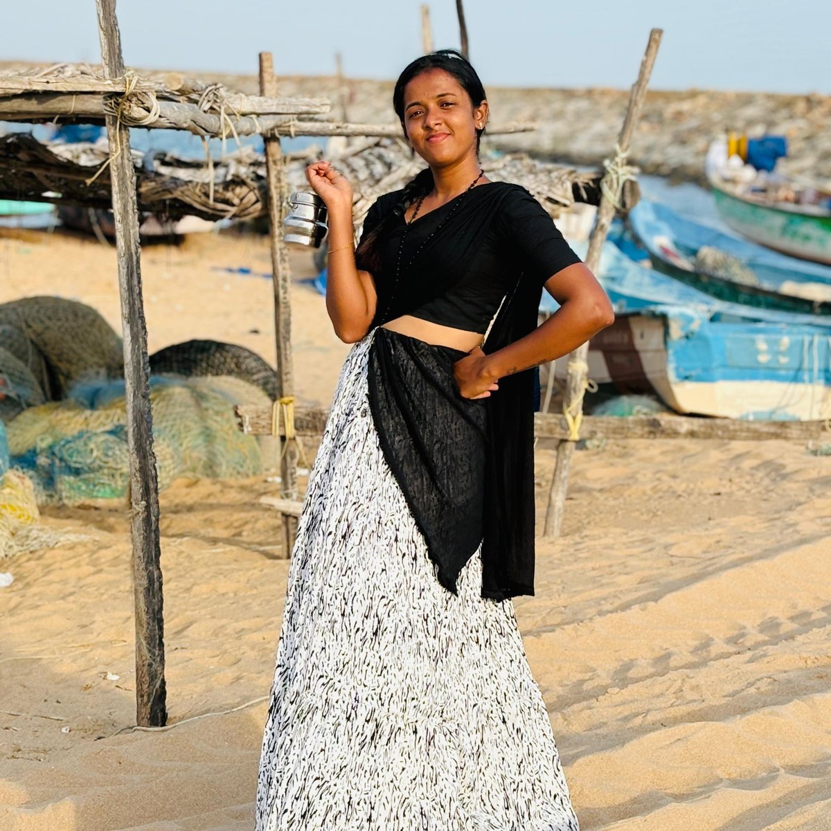 ksubiksha2001's tweet photo. Hello makaley 😍 Am meenava ponnu subi from Thoothukudi ❣️ My 1st post on twitter 🤌 keep support 🤗 Already bigg Boss la support pana ella makkal kum rmpa nandri 😍🫶 https://t.co/I5tCSWcaRQ
