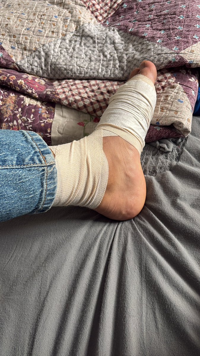 I’m sharing these photos because I’ve truly reached a difficult point.
Pain, treatment, and responsibilities I can’t handle on my own.
Any support, no matter how small, could be the reason I heal and stand on my feet again.
Your support is life 💔

chuffed.org/project/164796